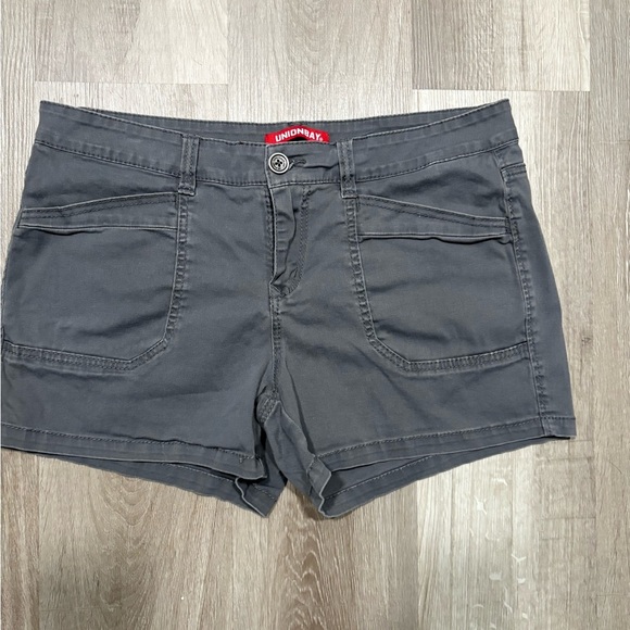 UNIONBAY Pants - UNIONBAY Women's Charcoal Cargo Shorts